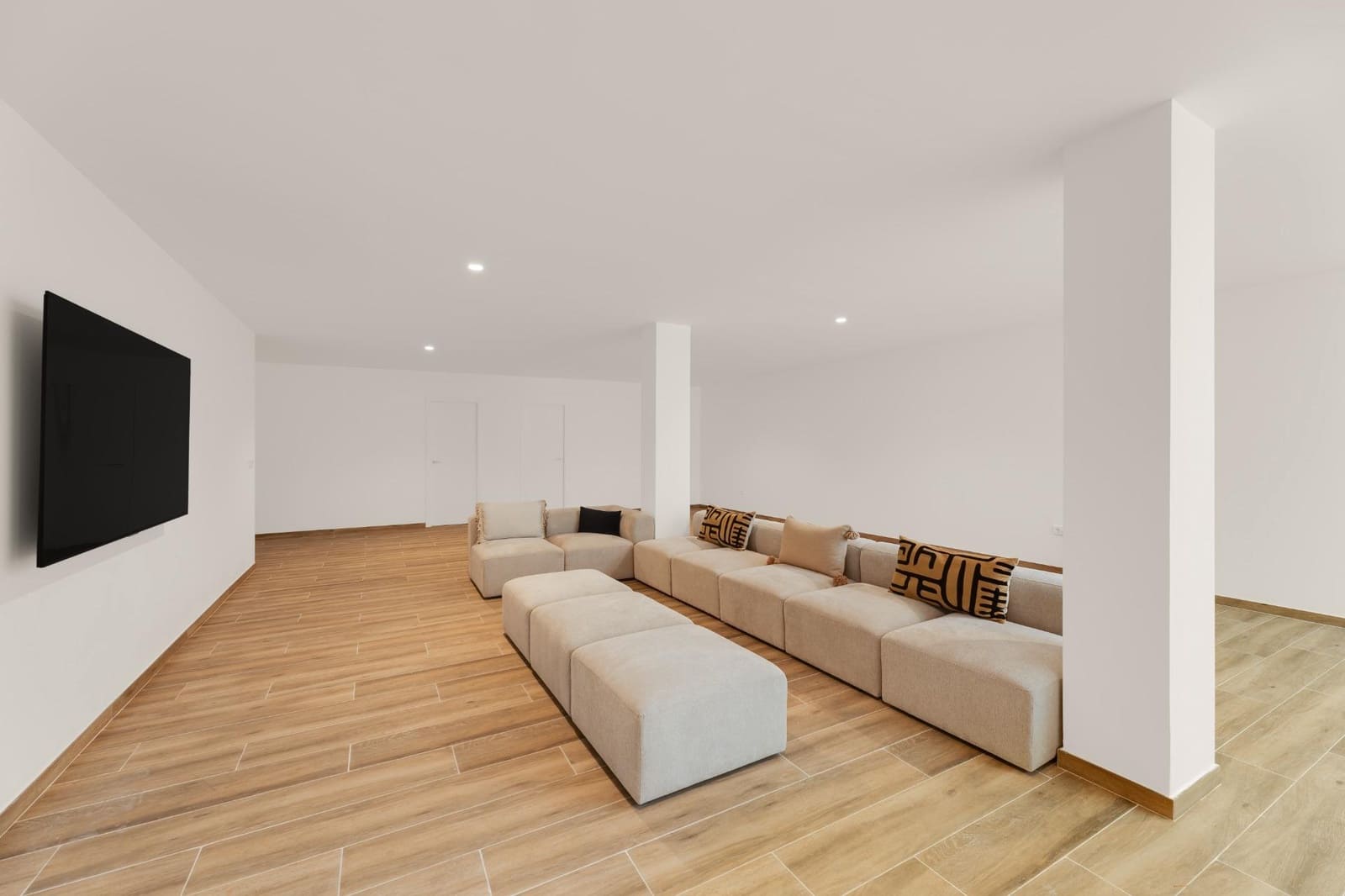 Adosado de 4 habitaciones en Monforte del Cid en venta con piscina - 649.000 € (Ref: 9701642)