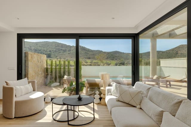 Adosado de 4 habitaciones en Monforte del Cid en venta con piscina - 649.000 € (Ref: 9701642)