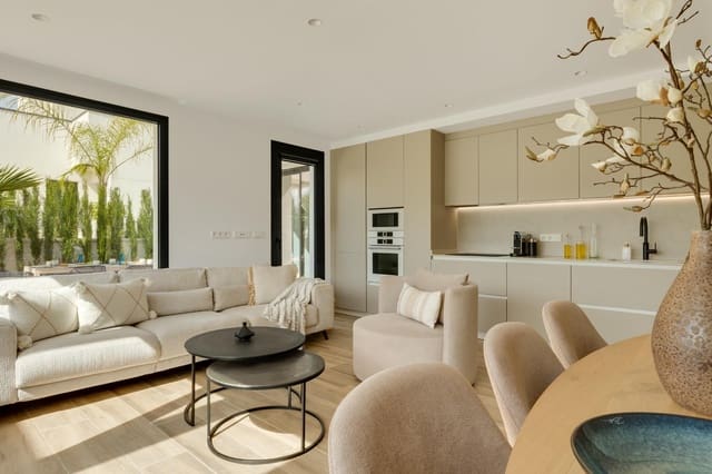 Adosado de 4 habitaciones en Monforte del Cid en venta con piscina - 649.000 € (Ref: 9701642)