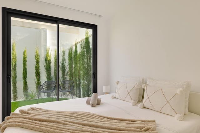 Adosado de 4 habitaciones en Monforte del Cid en venta con piscina - 649.000 € (Ref: 9701642)