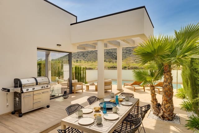 Adosado de 4 habitaciones en Monforte del Cid en venta con piscina - 649.000 € (Ref: 9701642)