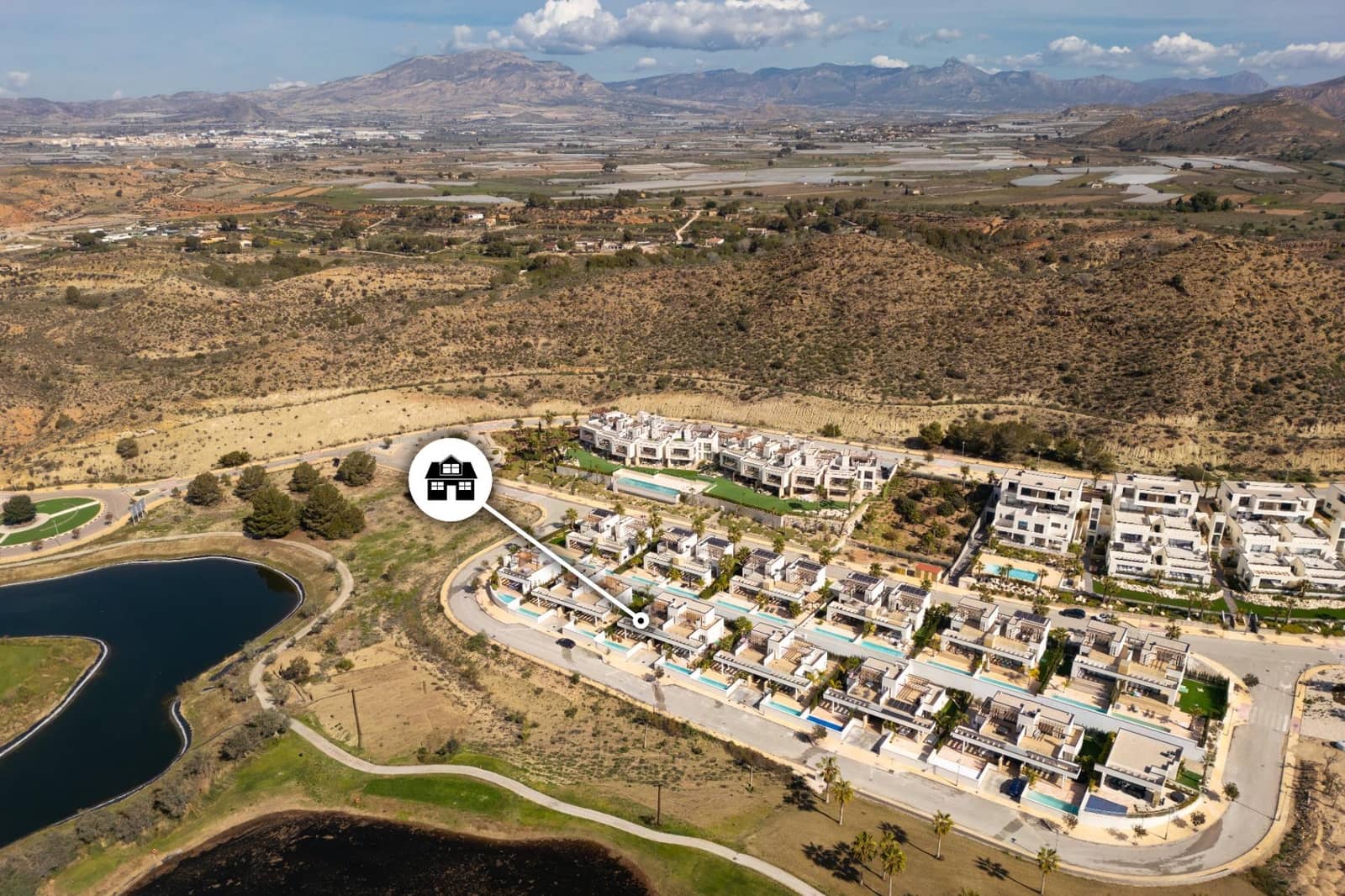 Adosado de 4 habitaciones en Monforte del Cid en venta con piscina - 649.000 € (Ref: 9701642)