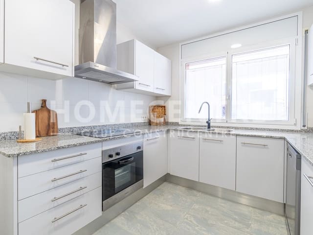 3 soveværelse Byhus til salg i Empuriabrava, Castelló d'Empúries - € 465.000 (Ref: 9335308)