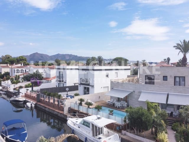 5 bedroom Villa for sale in Empuriabrava, Castelló d'Empúries with pool garage - € 1,380,000 (Ref: 9335310)