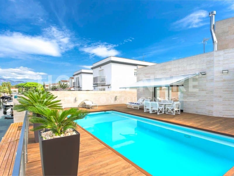 5 chambre Villa/Maison à vendre à Empuriabrava avec piscine garage - 1 380 000 € (Ref: 9335310)