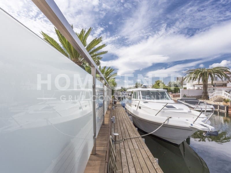 5 chambre Villa/Maison à vendre à Empuriabrava avec piscine garage - 1 380 000 € (Ref: 9335310)