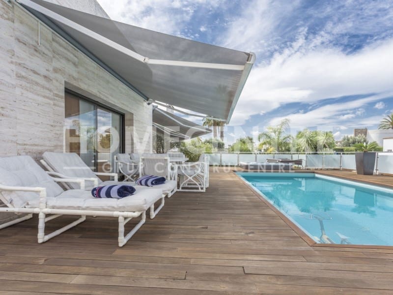 5 chambre Villa/Maison à vendre à Empuriabrava avec piscine garage - 1 380 000 € (Ref: 9335310)