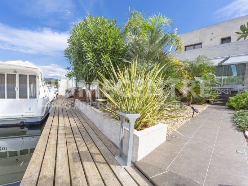 5 chambre Villa/Maison à vendre à Empuriabrava avec piscine garage - 1 380 000 € (Ref: 9335310)