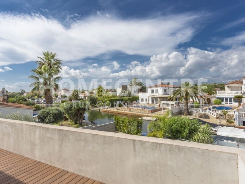 5 chambre Villa/Maison à vendre à Empuriabrava avec piscine garage - 1 380 000 € (Ref: 9335310)