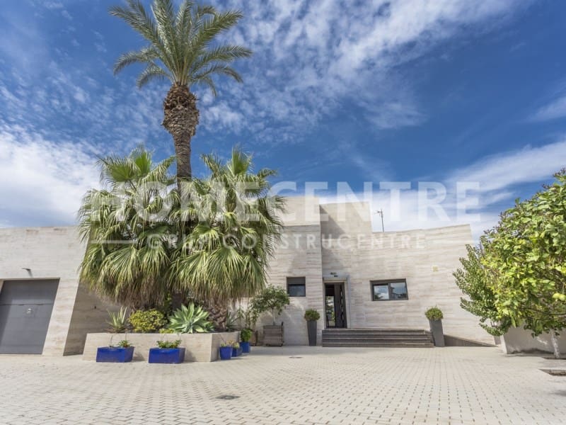 5 chambre Villa/Maison à vendre à Empuriabrava avec piscine garage - 1 380 000 € (Ref: 9335310)