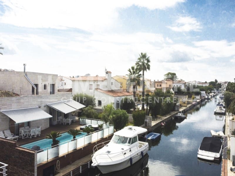 5 chambre Villa/Maison à vendre à Empuriabrava avec piscine garage - 1 380 000 € (Ref: 9335310)