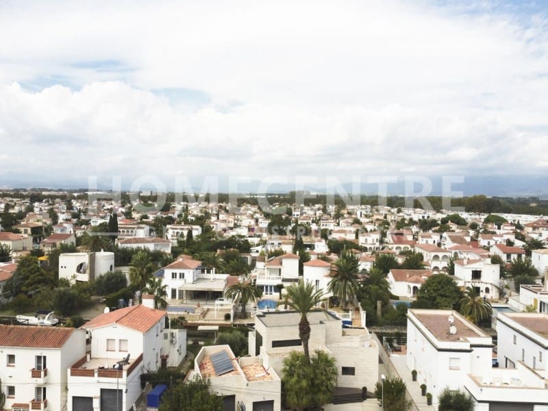 5 chambre Villa/Maison à vendre à Empuriabrava avec piscine garage - 1 380 000 € (Ref: 9335310)