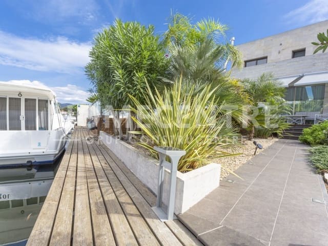 5 bedroom Villa for sale in Empuriabrava, Castelló d'Empúries with pool garage - € 1,380,000 (Ref: 9335310)
