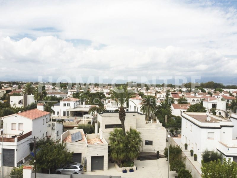 5 chambre Villa/Maison à vendre à Empuriabrava avec piscine garage - 1 380 000 € (Ref: 9335310)