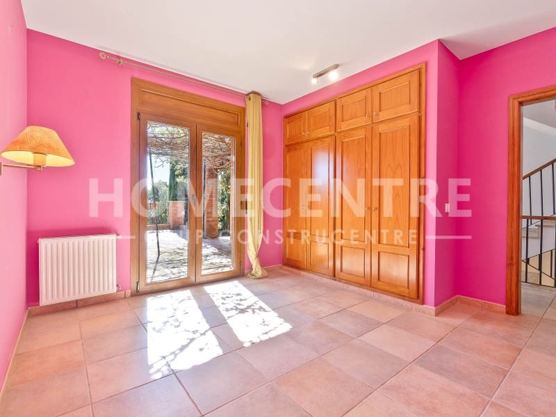 4 bedroom Villa for sale in Peralada with garage - € 795,000 (Ref: 9335311)