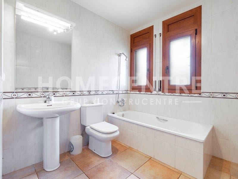 4 bedroom Villa for sale in Peralada with garage - € 795,000 (Ref: 9335311)