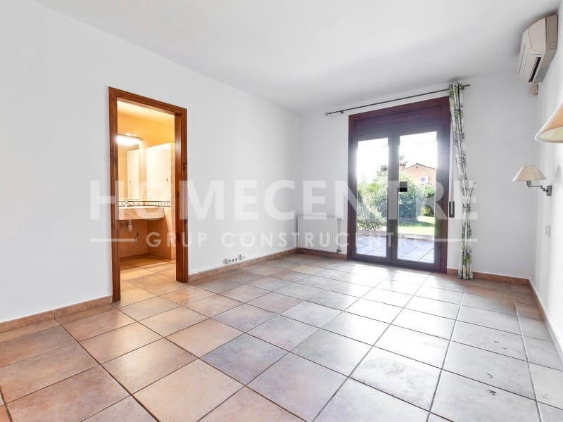 4 bedroom Villa for sale in Peralada with garage - € 795,000 (Ref: 9335311)