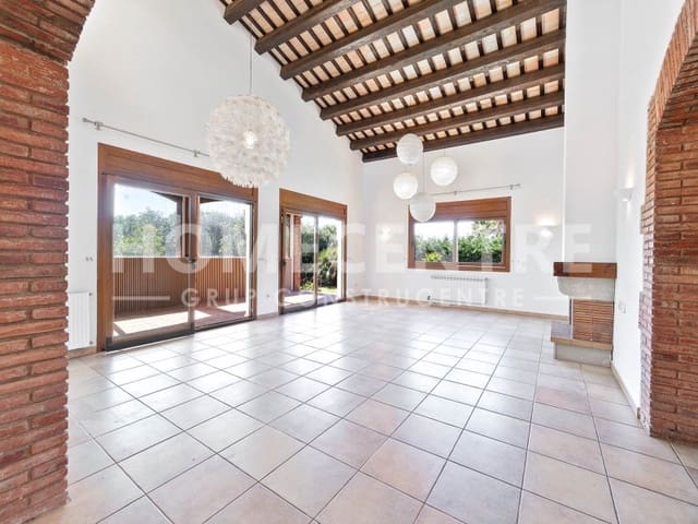 4 bedroom Villa for sale in Peralada with garage - € 795,000 (Ref: 9335311)