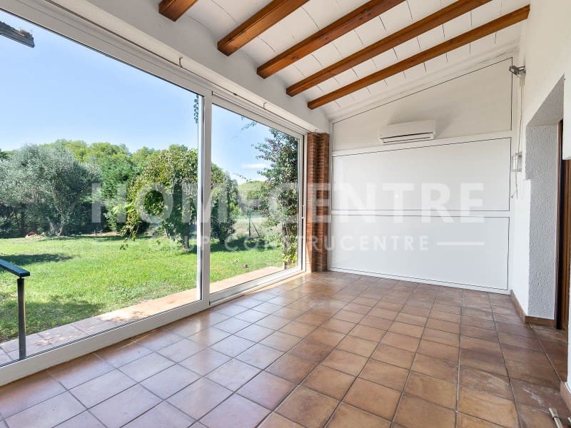 4 bedroom Villa for sale in Peralada with garage - € 795,000 (Ref: 9335311)