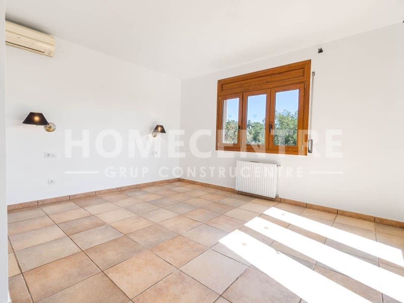 4 bedroom Villa for sale in Peralada with garage - € 795,000 (Ref: 9335311)