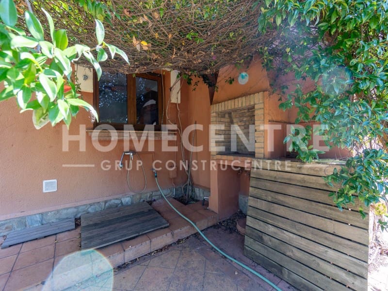 4 bedroom Villa for sale in Peralada with garage - € 795,000 (Ref: 9335311)