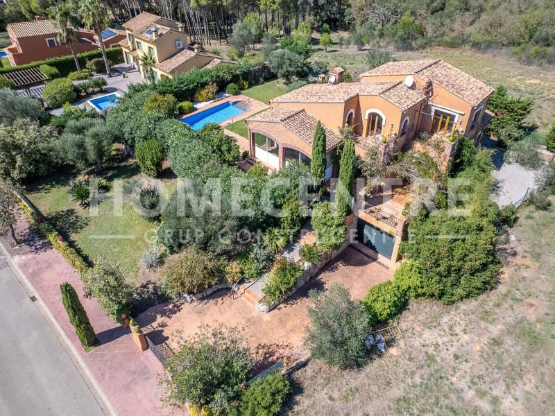 4 bedroom Villa for sale in Peralada with garage - € 795,000 (Ref: 9335311)