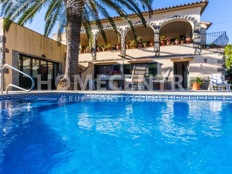 4 chambre Villa/Maison à vendre à Empuriabrava avec garage - 900 000 € (Ref: 9335314)