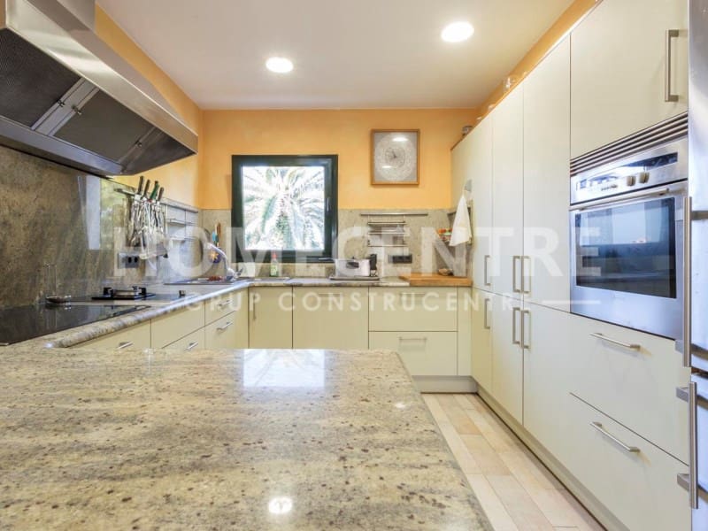 4 chambre Villa/Maison à vendre à Empuriabrava avec garage - 900 000 € (Ref: 9335314)