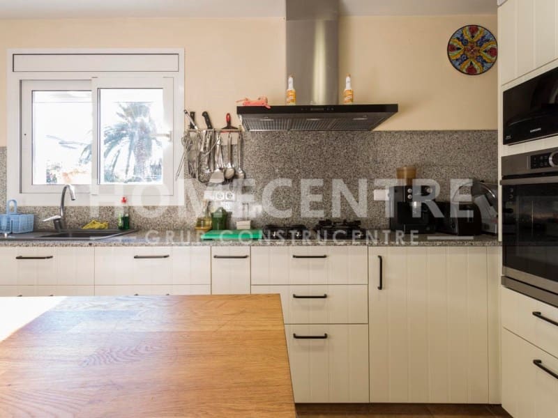 4 chambre Villa/Maison à vendre à Empuriabrava avec garage - 900 000 € (Ref: 9335314)