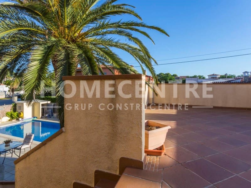 4 chambre Villa/Maison à vendre à Empuriabrava avec garage - 900 000 € (Ref: 9335314)