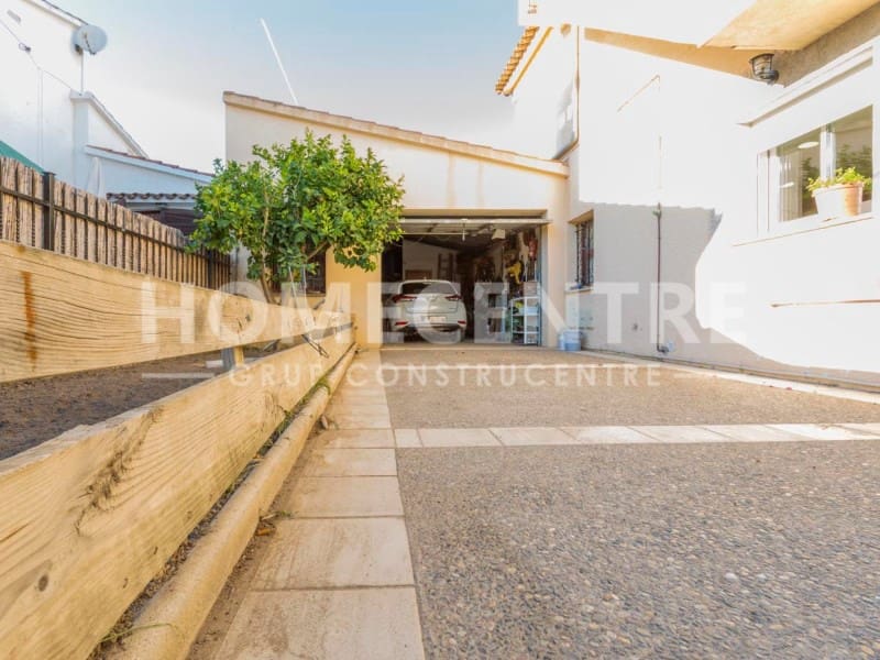 4 chambre Villa/Maison à vendre à Empuriabrava avec garage - 900 000 € (Ref: 9335314)