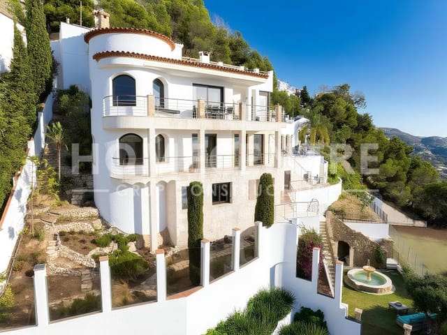 5 bedroom Villa for sale in Roses - € 2,649,000 (Ref: 9335315)
