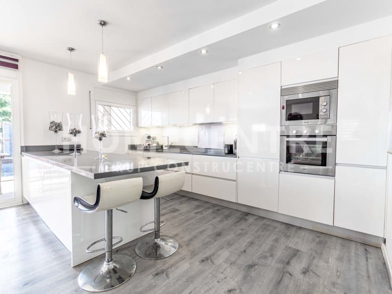 Chalet de 3 habitaciones en Empuriabrava en venta con piscina garaje - 1.950.000 € (Ref: 9335317)