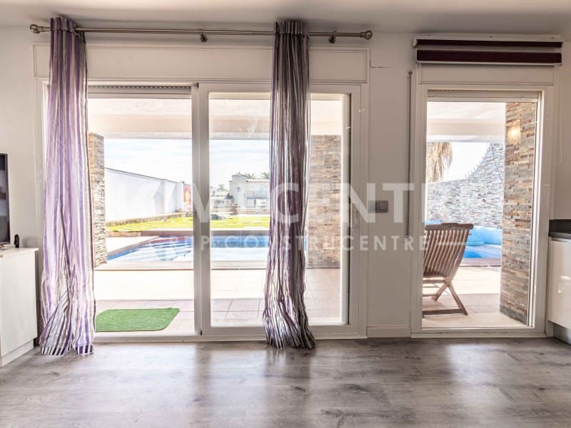 Chalet de 3 habitaciones en Empuriabrava en venta con piscina garaje - 1.950.000 € (Ref: 9335317)