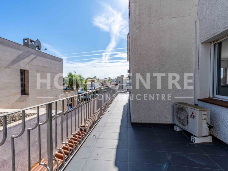 Chalet de 3 habitaciones en Empuriabrava en venta con piscina garaje - 1.950.000 € (Ref: 9335317)