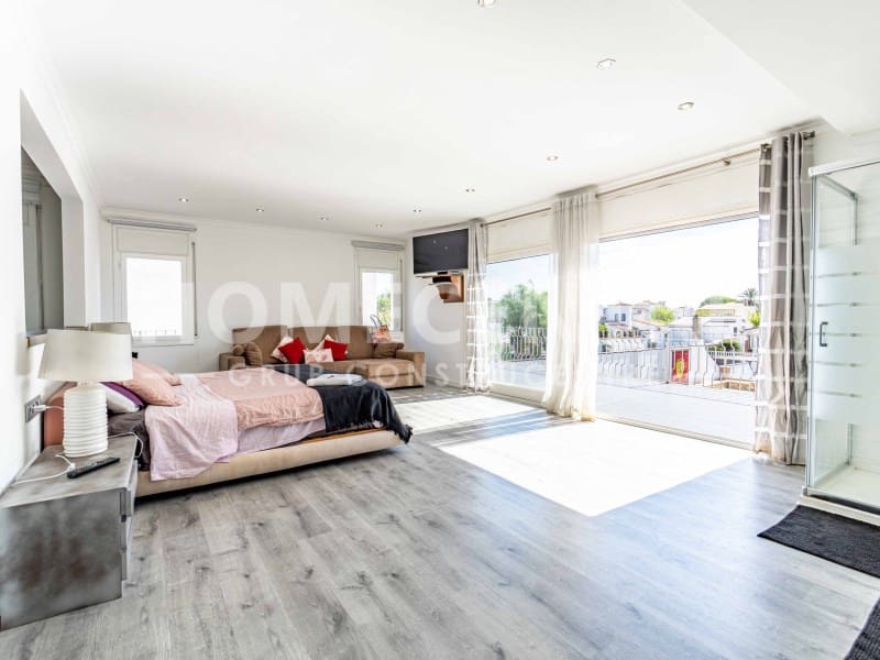 Chalet de 3 habitaciones en Empuriabrava en venta con piscina garaje - 1.950.000 € (Ref: 9335317)