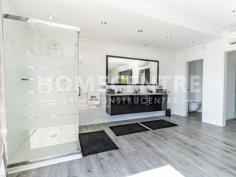 Chalet de 3 habitaciones en Empuriabrava en venta con piscina garaje - 1.950.000 € (Ref: 9335317)