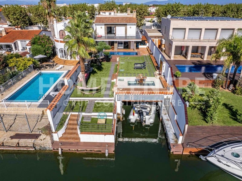 Chalet de 3 habitaciones en Empuriabrava en venta con piscina garaje - 1.950.000 € (Ref: 9335317)