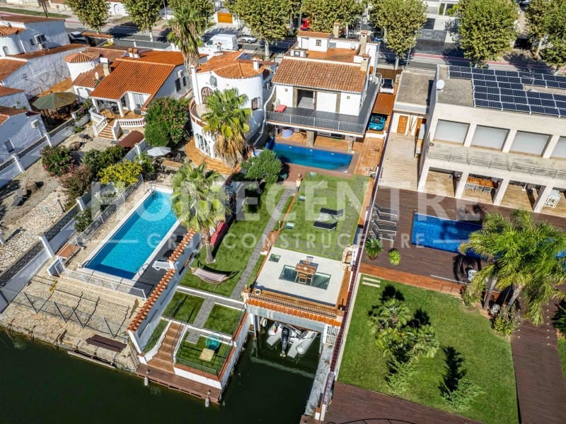 Chalet de 3 habitaciones en Empuriabrava en venta con piscina garaje - 1.950.000 € (Ref: 9335317)