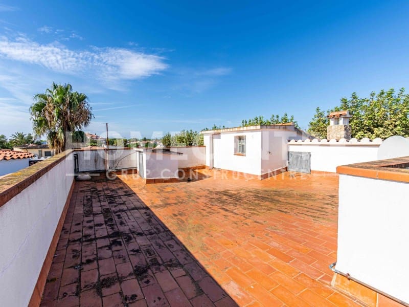 Chalet de 3 habitaciones en Empuriabrava en venta con piscina garaje - 1.950.000 € (Ref: 9335317)