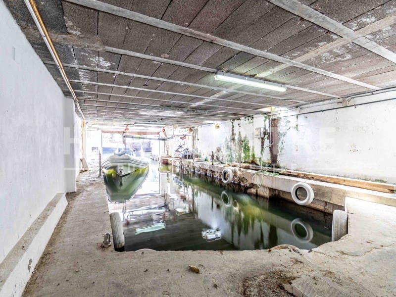 Chalet de 3 habitaciones en Empuriabrava en venta con piscina garaje - 1.950.000 € (Ref: 9335317)