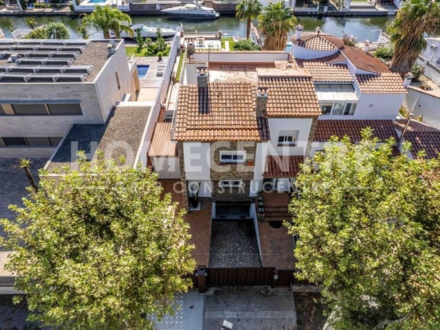 Chalet de 3 habitaciones en Empuriabrava, Castelló d'Empúries en venta con piscina garaje - 1.950.000 € (Ref: 9335317)