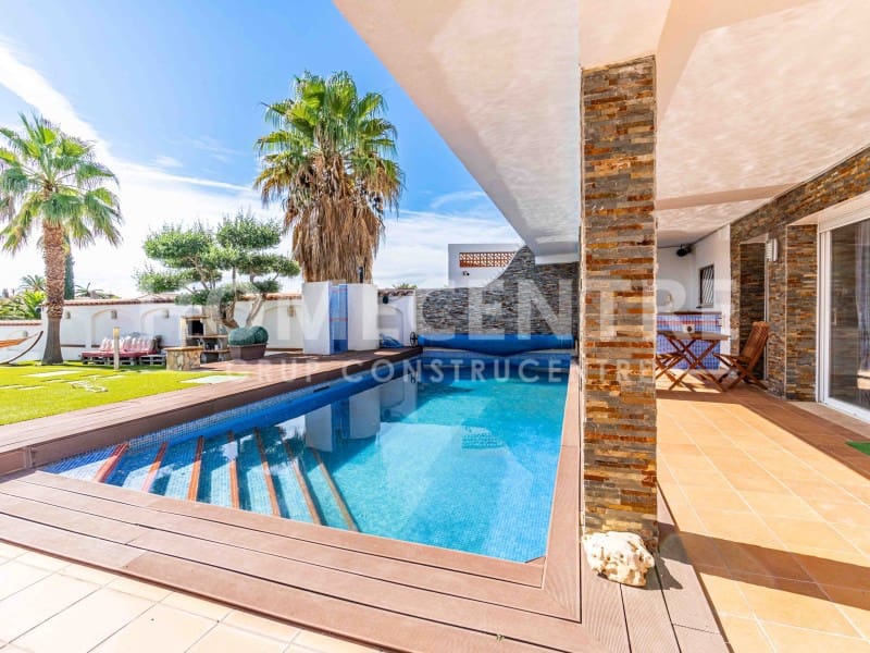 Chalet de 3 habitaciones en Empuriabrava en venta con piscina garaje - 1.950.000 € (Ref: 9335317)