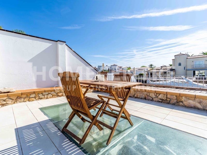 Chalet de 3 habitaciones en Empuriabrava en venta con piscina garaje - 1.950.000 € (Ref: 9335317)