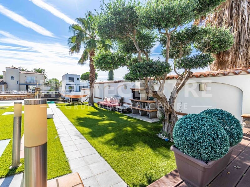 Chalet de 3 habitaciones en Empuriabrava en venta con piscina garaje - 1.950.000 € (Ref: 9335317)