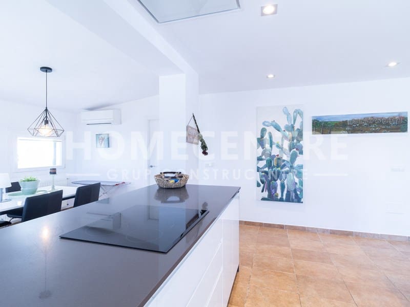 Chalet de 4 habitaciones en Empuriabrava en venta con piscina - 970.000 € (Ref: 9335318)