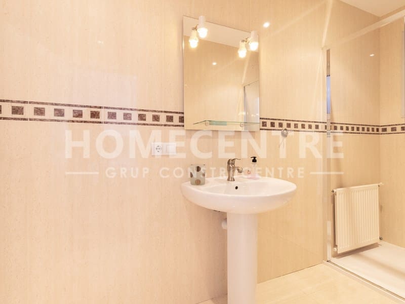 Chalet de 4 habitaciones en Empuriabrava en venta con piscina - 970.000 € (Ref: 9335318)