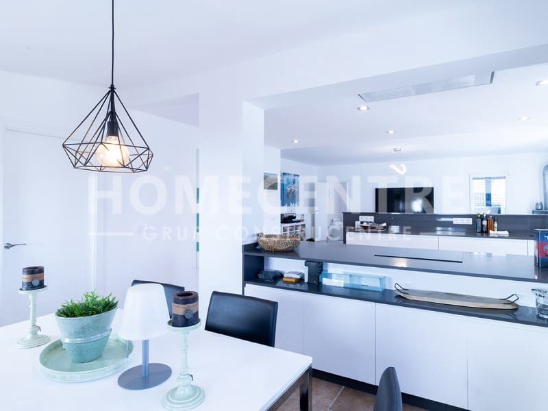 Chalet de 4 habitaciones en Empuriabrava en venta con piscina - 970.000 € (Ref: 9335318)