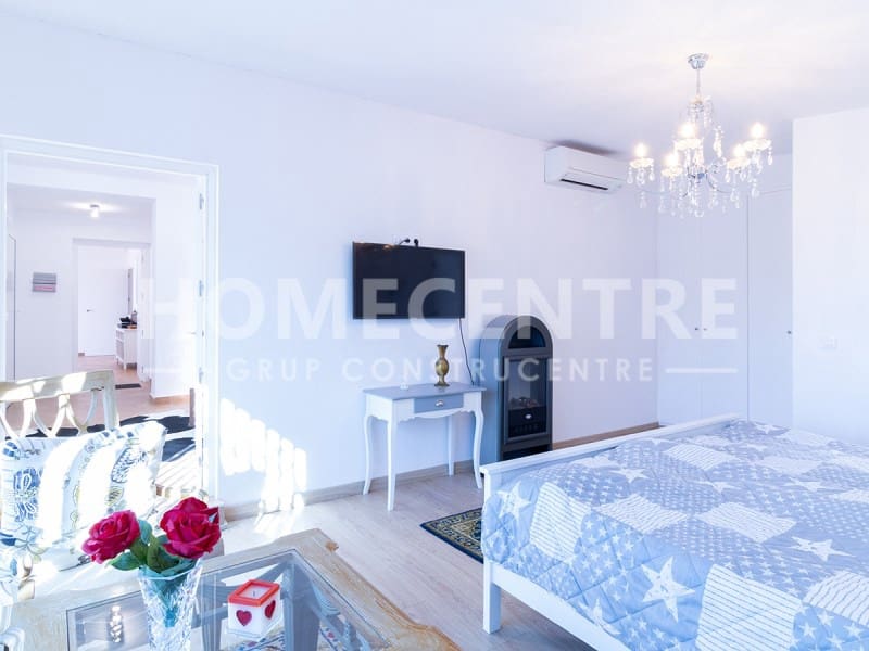 Chalet de 4 habitaciones en Empuriabrava en venta con piscina - 970.000 € (Ref: 9335318)