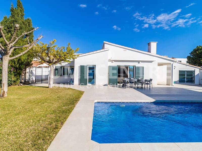 Chalet de 4 habitaciones en Empuriabrava en venta con piscina - 970.000 € (Ref: 9335318)